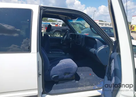 1998 Chevrolet K1500 Fleetside z USA, uszkodzony, nr VIN 1GCEK19R1WR103438